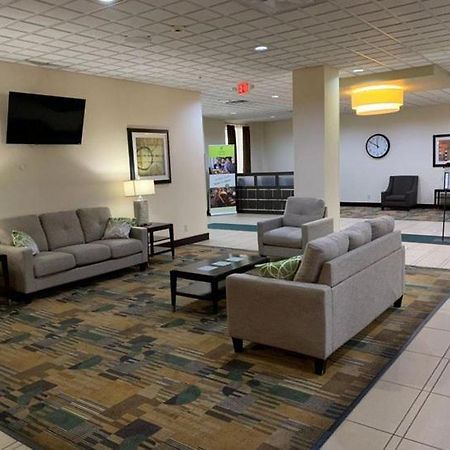 Quality Inn & Suites Downtown Мансфийлд Екстериор снимка