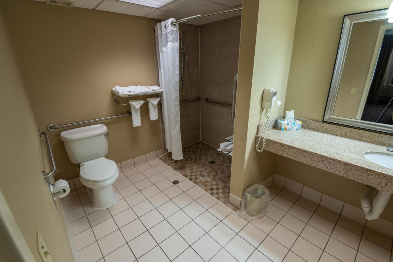 Quality Inn & Suites Downtown Мансфийлд Екстериор снимка