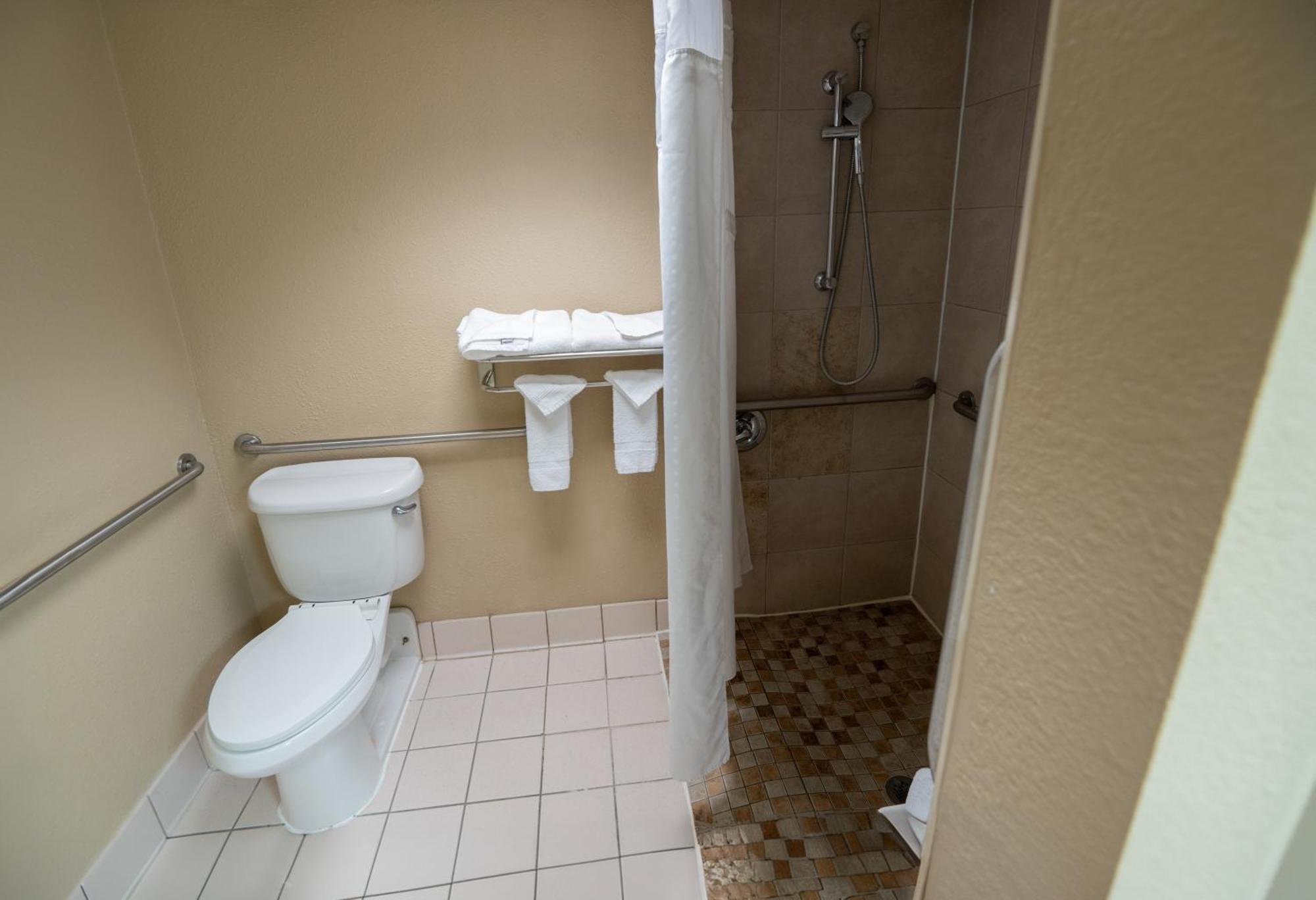 Quality Inn & Suites Downtown Мансфийлд Екстериор снимка