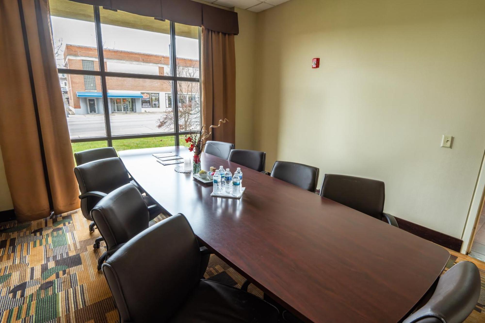 Quality Inn & Suites Downtown Мансфийлд Екстериор снимка